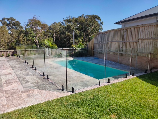 glass pool fence 2